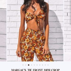 Her pony tie front Margaux crop
